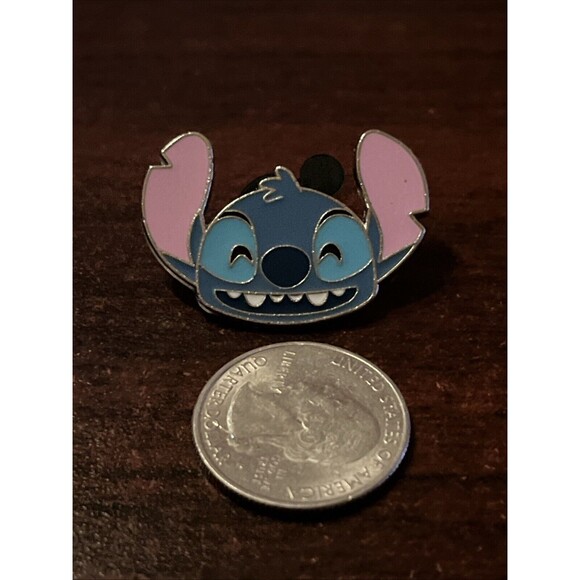 Disney Stitch Emoji Blitz Laughing Booster Trading Pin - Picture 2 of 4